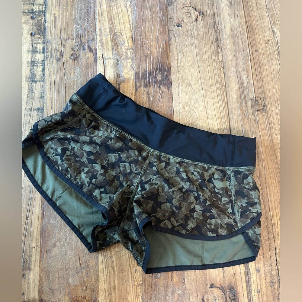 Lululemon SZ 6 shorts camouflage camo athletic running